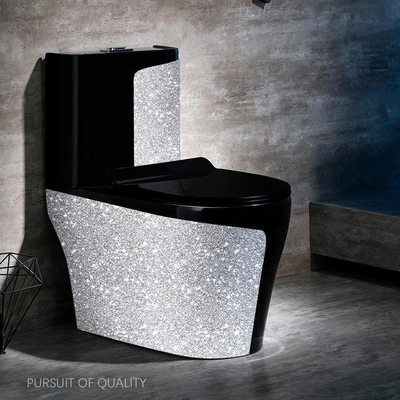 O círculo cerâmico luxuoso do Washdown uma tira do preto do toalete da parte coloriu